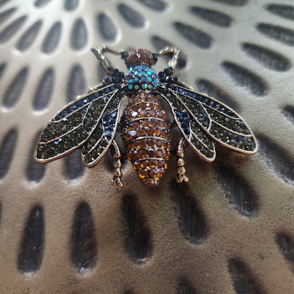Sparkling Insect Brooch - Picture 4 of 6